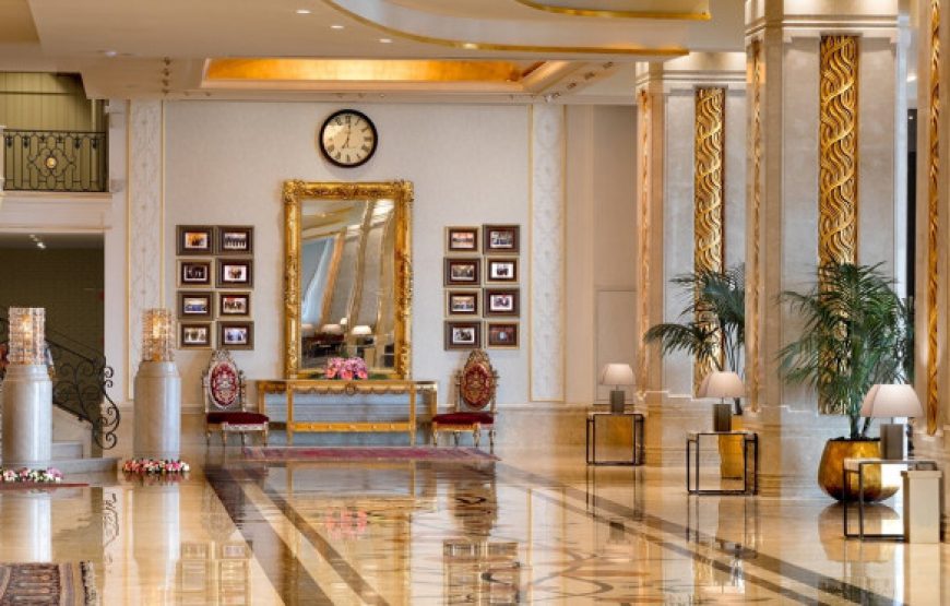 اسپیناس پالاس